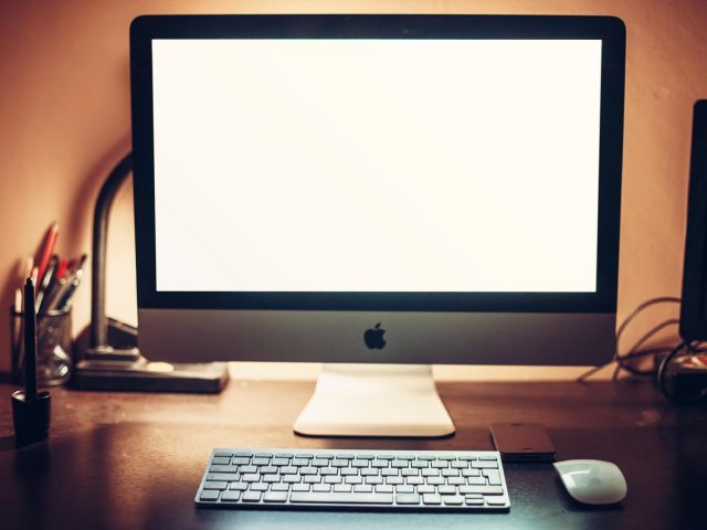 Tête de rubrique : obligations légales pour un site média