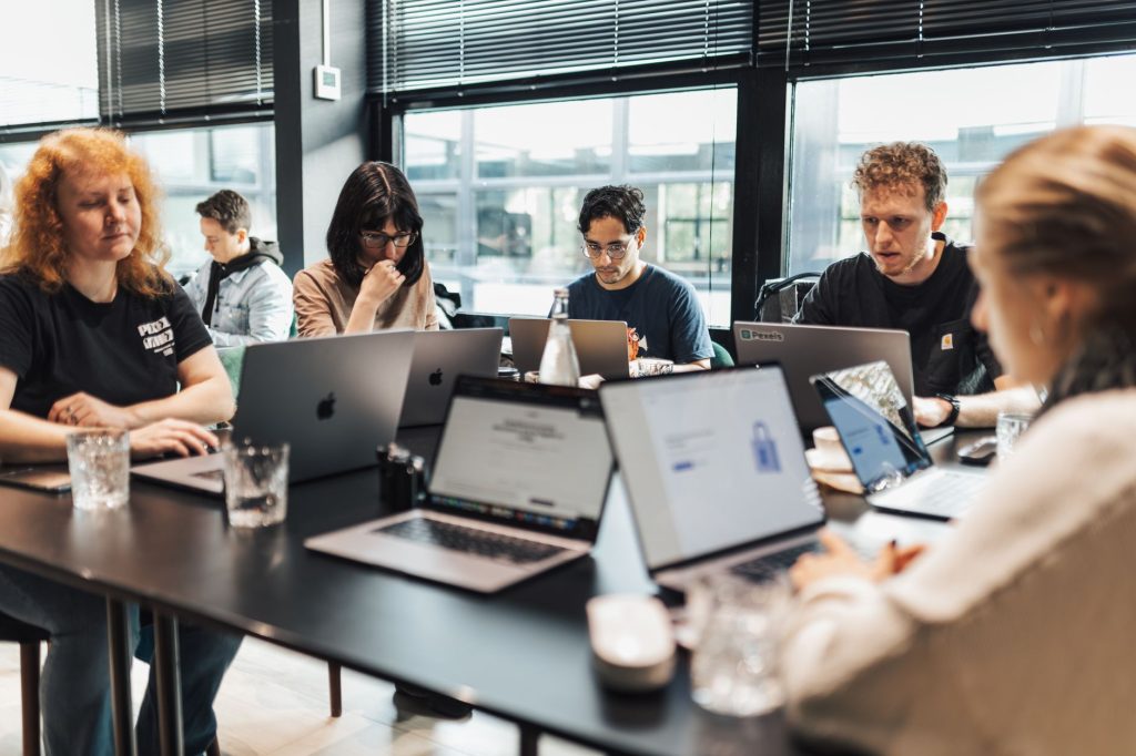 Avis sur LexisNexis pour veille et recherche juridique