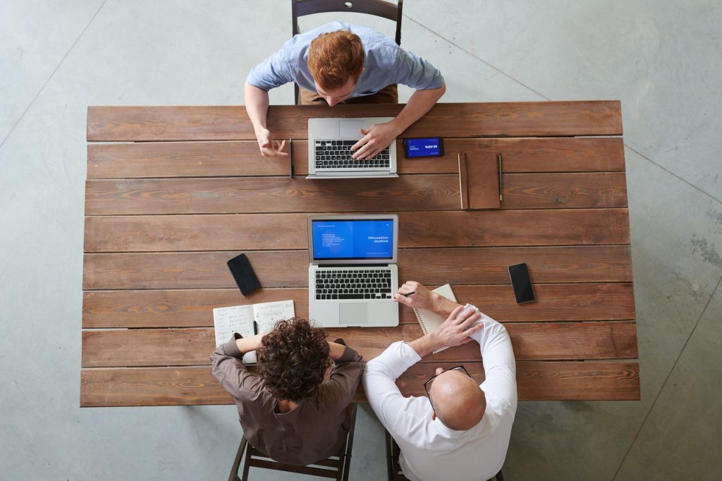 Lexology ou Law360 : lequel choisir pour la veille juridique