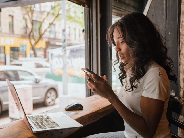 Comparatif plateformes SMS marketing pour relances automatisées